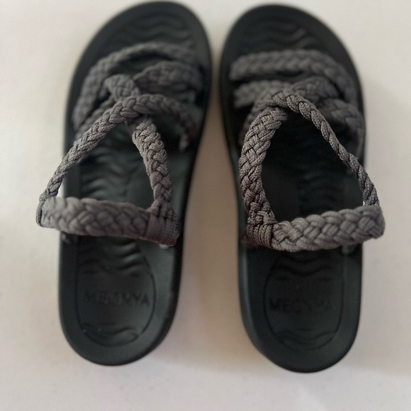 MEGNYA Women's Comfortable Walking Hiking Sandals Arch Support Sz 6 Gray - Picture 3 of 8